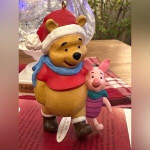 DISNEY 1996 Hallmark Keepsake Ornament “Winnie the Pooh & Piglet”